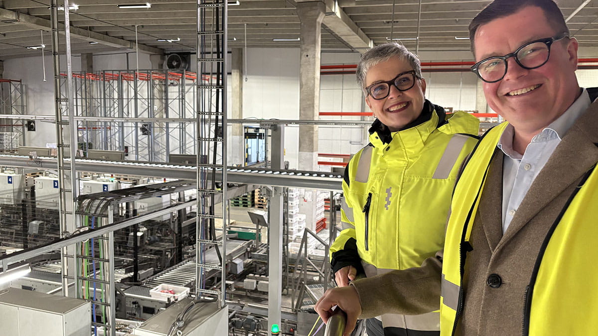 Marjo Risku LTP Logisticsilta ja Veikko Pirilä Elolta