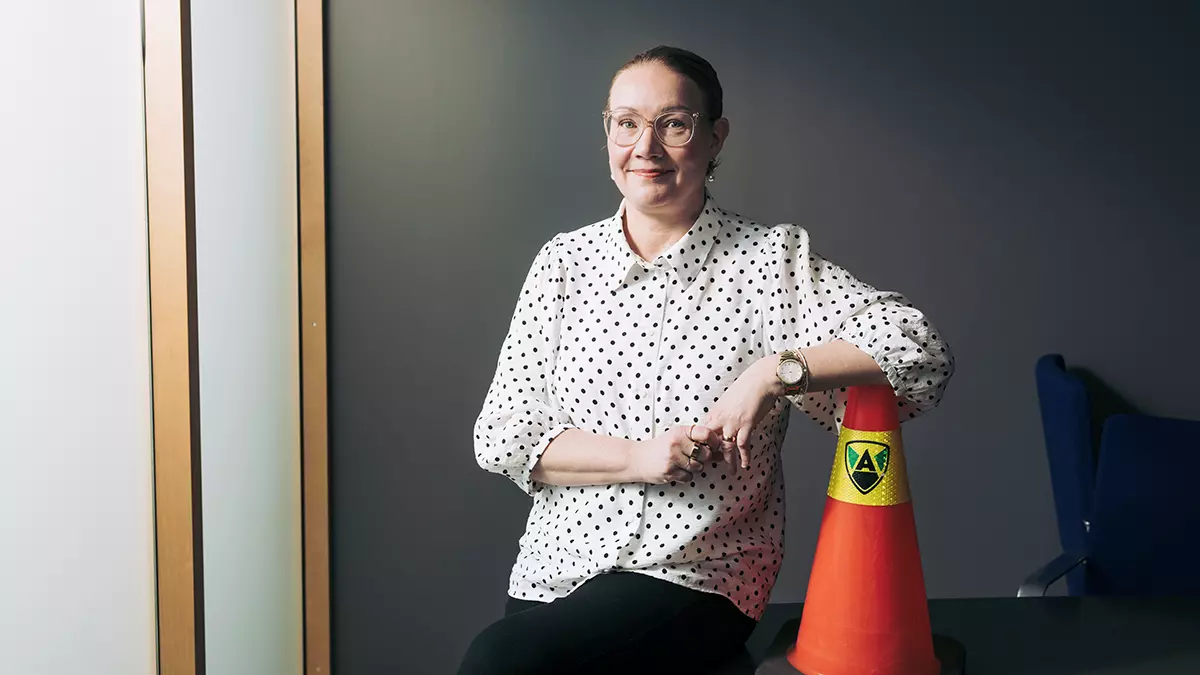 Anu Hautojärvi-Hassinen Asfalttikalliosta