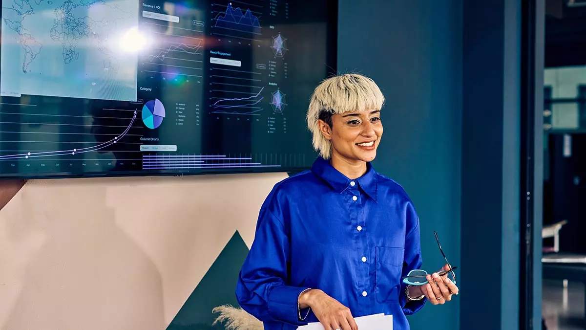 Sinipaitainen analyytikko