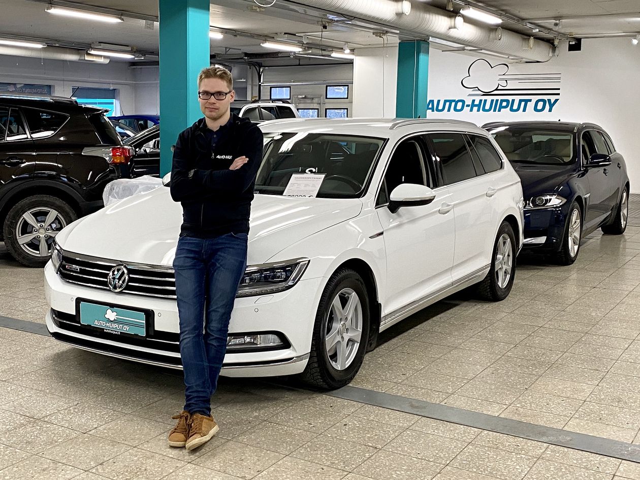 Aleksi Mäkelä lotsar Auto-Huiput fördomsfritt och modigt.