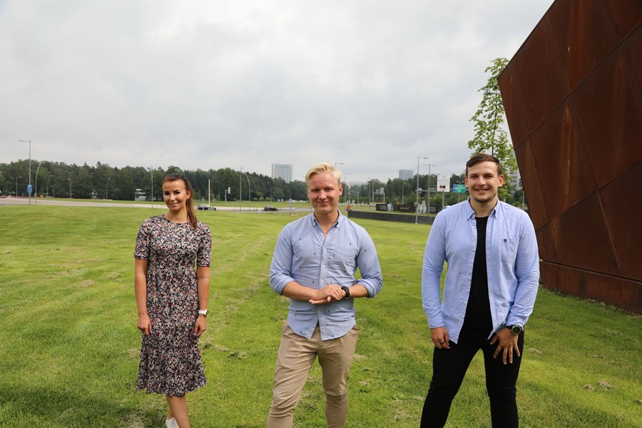 Elon myyntineuvottelija Jasmin Varis ja yrittäjät Henrik Helenius ja Johannes Salmisaari