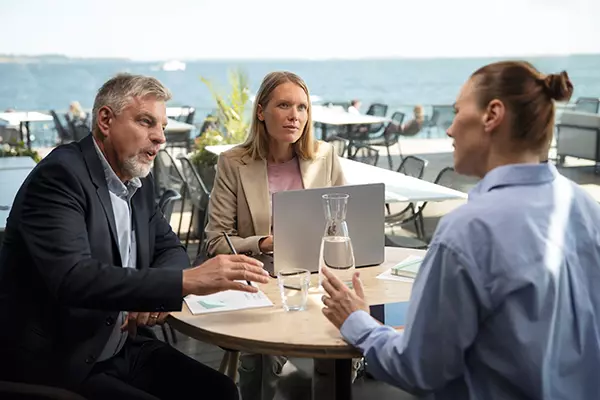 Meeting at a café