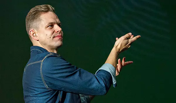 Kuvassa Chabla-sovelluksen kehittänyt Marko Vuoriheimo alias rap-artisti Signmark