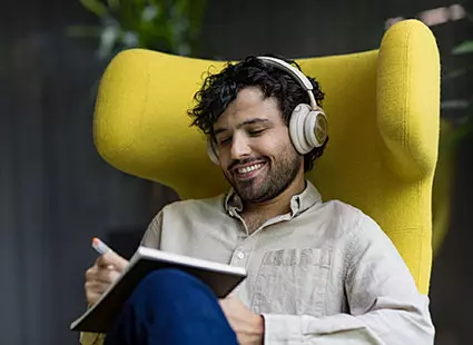 yrittajat_brandi2025_miesjaluurit_425x310